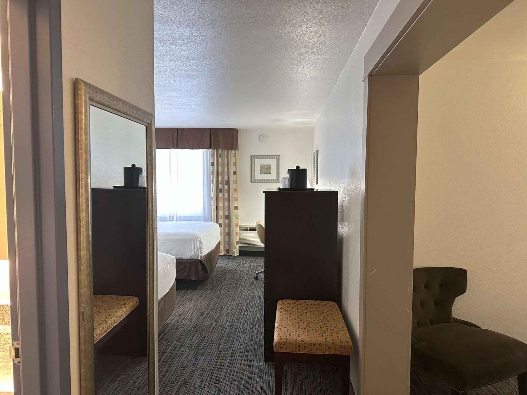 Quality Inn & Suites Everett Exterior photo